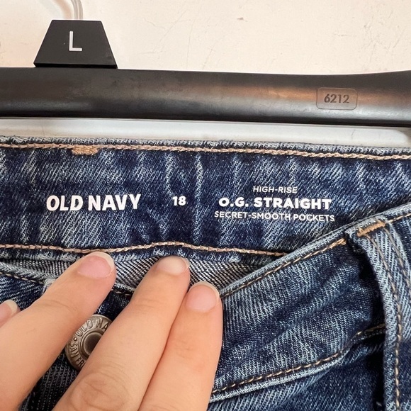 NWT Old Navy High-Rise O.G. Straight Secret Smooth Pockets Medium Wash Jeans - Picture 4 of 6